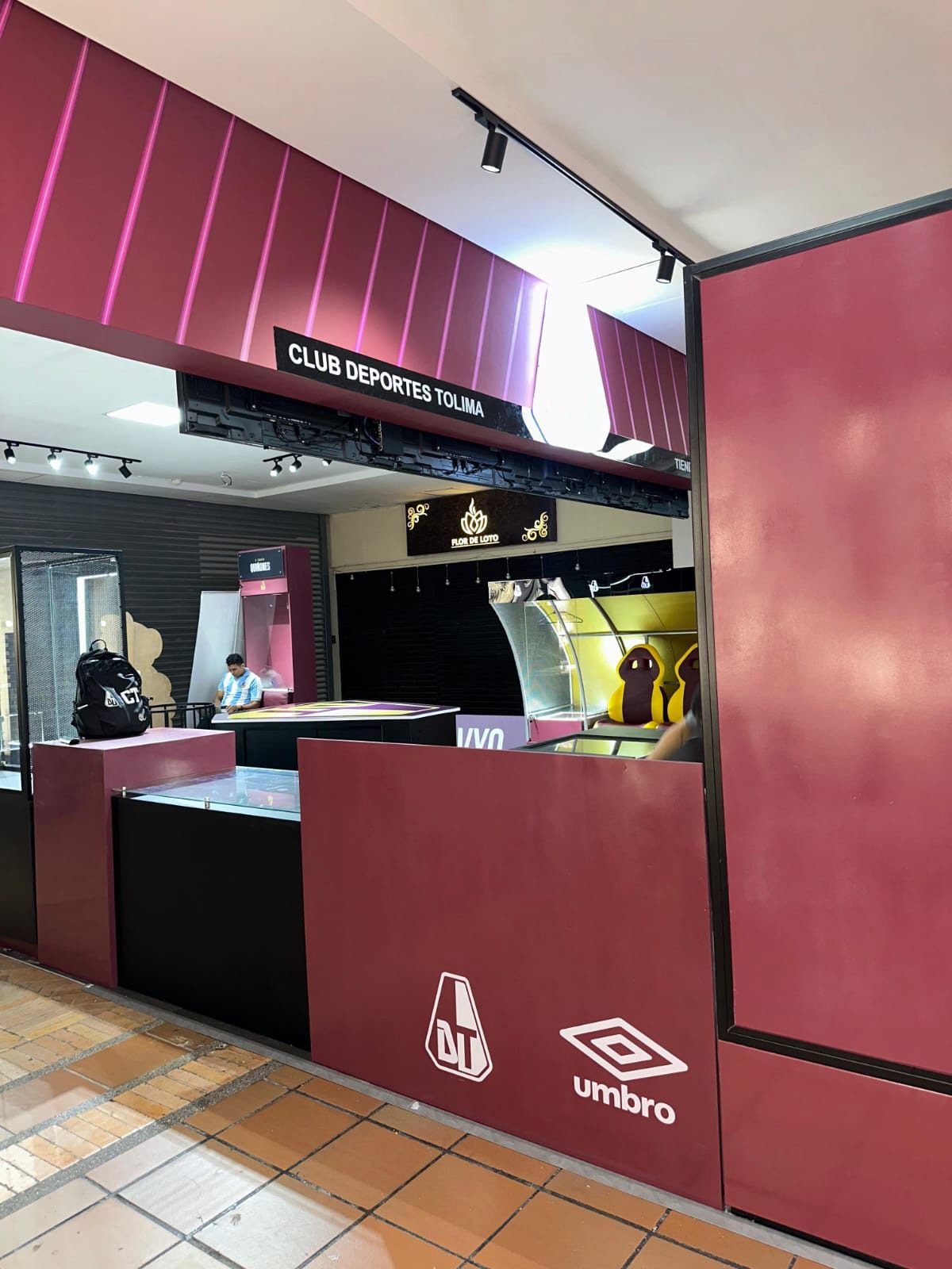Mostrador para tienda deportiva de club — Bogotá
